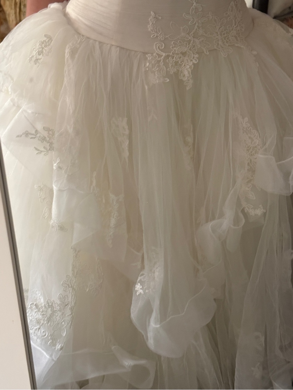 Vera Wang White Layered Lace Ball Gown Wedding Dress - Picture 6 of 7